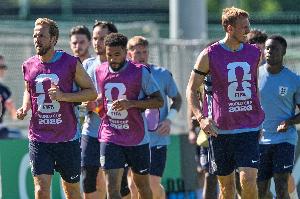 英格兰惊魂24小时：装备被盗后找回→厨师触发警报→遭遇极端雷暴