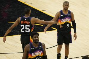 大桥醉播笑谈保罗：我TM被交易到篮网他给我寄个头盔 你个老家伙
