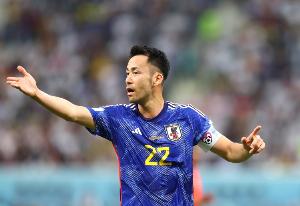 吉田麻也：能跟巴西对抗90分钟无疑是进步 我们替补深度处于劣势