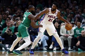 把球星送宿敌！杰伦·布朗季后赛4次对阵76人 3次为绿军淘汰对手