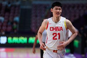 效率高高！胡金秋首节3中2得到4分 还上演精彩暴扣