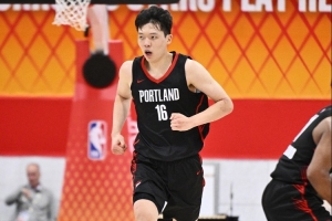 媒体人：杨瀚森现在感觉自在多了 他知道自己要干什么 能干什么