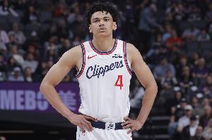 火气很大！桑德斯12中6拿下18分6板2助1断 参与冲突吃T